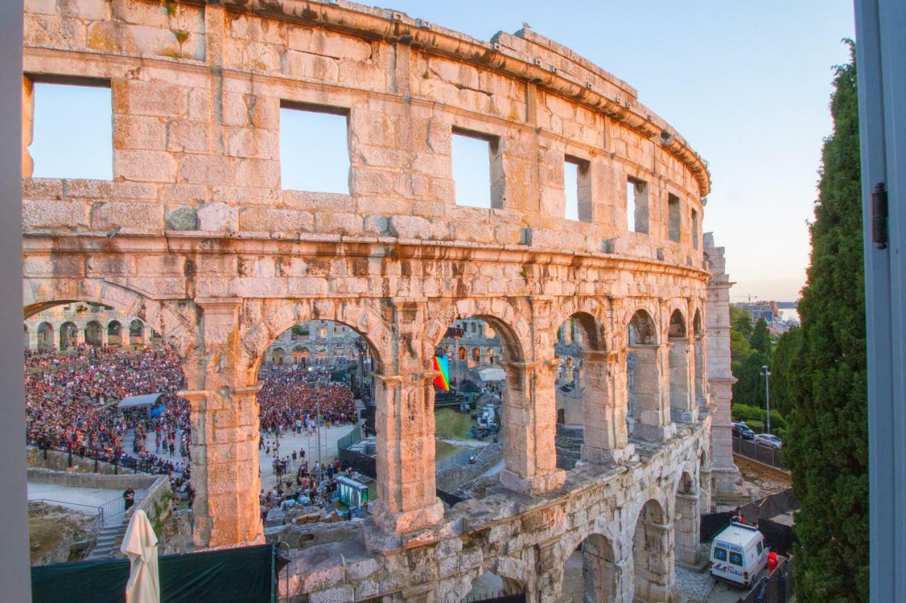 Arena & Seaview Luxurious Residence Pula Buitenkant foto